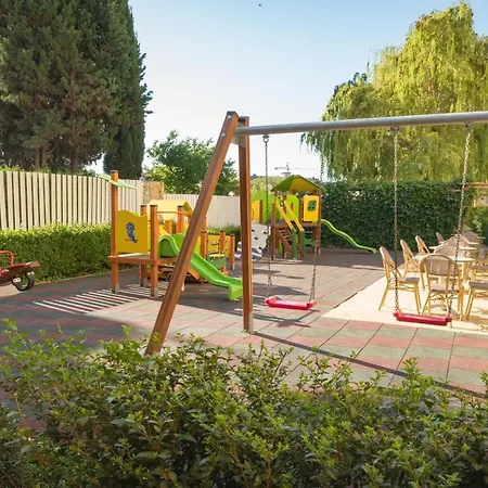 Aurora Ξενοδοχείο Άγιος Κωνσταντίνος και Ελένη